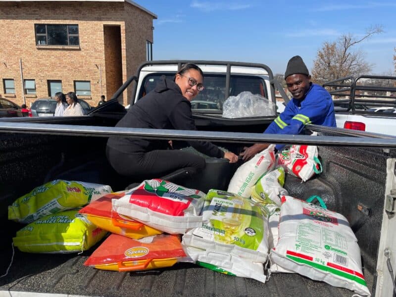 During the sacred Amman Thiruvizha Festival, Buccleuch Temple combined spiritual celebration with heartfelt giving, donating cooked meals and staple foods to nearby homes throughout the year.