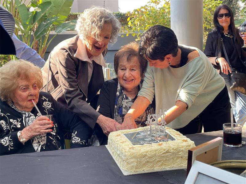 From escaping Nazi Germany to building a life and legacy in South Africa, Susan ‘Omi’ Katz celebrates her 100th birthday surrounded by loving family and friends.