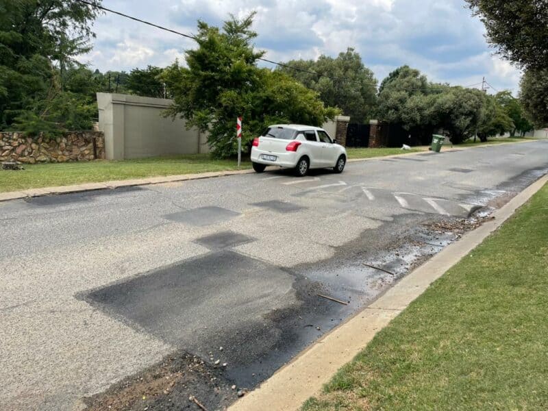 Following concerns raised by Ward 103 councillor Lynda Shackelford over crumbling River Club roads, despite the MMC for transport’s assurance that enough asphalt would be available to do repairs in December, the city blames asphalt plant maintenance for delays, with Johannesburg Roads Agency now addressing the backlog.