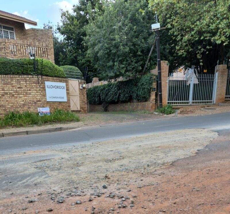 Johannesburg Roads Agency has completed backfilling work by the promised deadline, improving driving conditions on Chaplin Street.