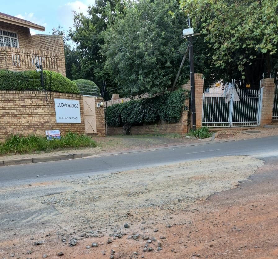Johannesburg Roads Agency meets April 3 deadline, backfilling Illovo sinkhole