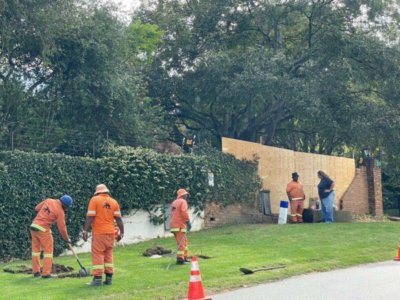 Bryanston resident Richard Meyer said it is time for Johannesburg Roads Agency to put speed humps, as five cars have crashed into his home wall in two years.