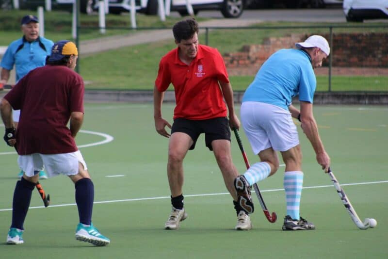 A lively Saturday fixture saw the Oblates team dominate the Vagabonds team, with both teams praising the match for its festive and friendly atmosphere.