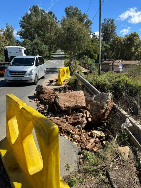 Motorists using Canning Road in Ward 81 have recently noticed efforts to stabilise a partially collapsed section of road over the Jukskei River.
