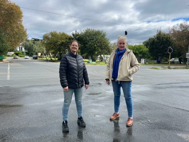 Months after extensive pipe repair work was completed by Johannesburg Water, water continues seeping through the asphalt at the border of Hurlingham and Sandhurst.