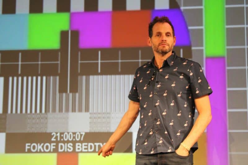 Sandton’s Theatre on the Square is turning boring, cold evenings into hot, comedy nights as Nik Rabinowitz brings his hilarious one-man show, Mountain Jew, to Johannesburg audiences.