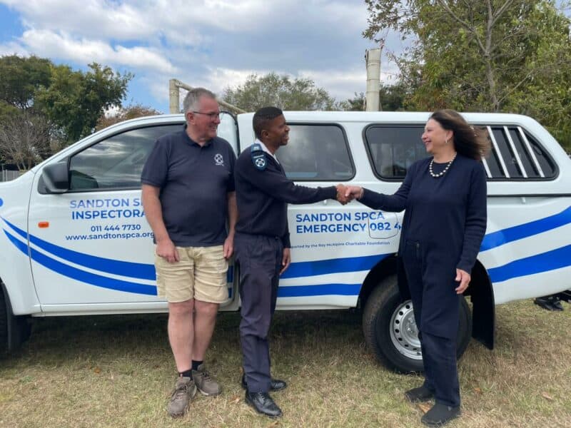 After reading the Sandton SPCA’s urgent need for reliable inspector vehicles in the Sandton Chronicle, the Roy McAlpine Charitable Foundation stepped in and funded a brand-new rescue vehicle for the animal welfare.