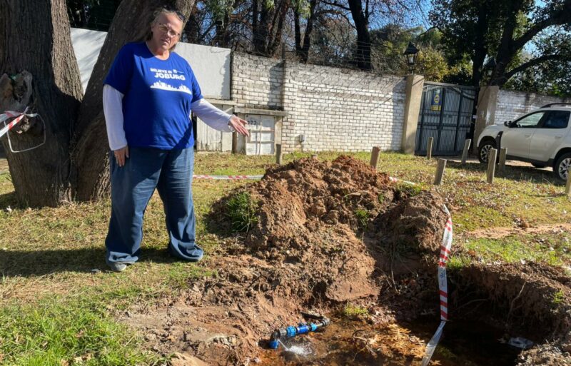 The latest repair by Johannesburg Water on Bryanston Drive lasted less than a day, according to Ward 103 councillor Lynda Shackleford, with thousands of litres of clean water continuing to be lost.
