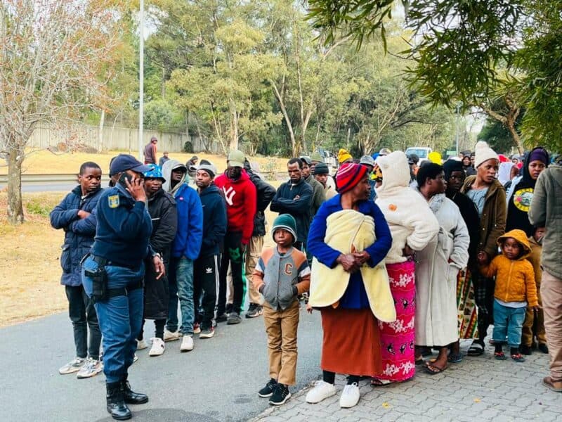 As hundreds of Malawian nationals continue gathering outside the Malawi Consulate General in Woodmead, residents, churches, and organisations have stepped in with food, blankets, and other essentials while they wait for assistance to return home.