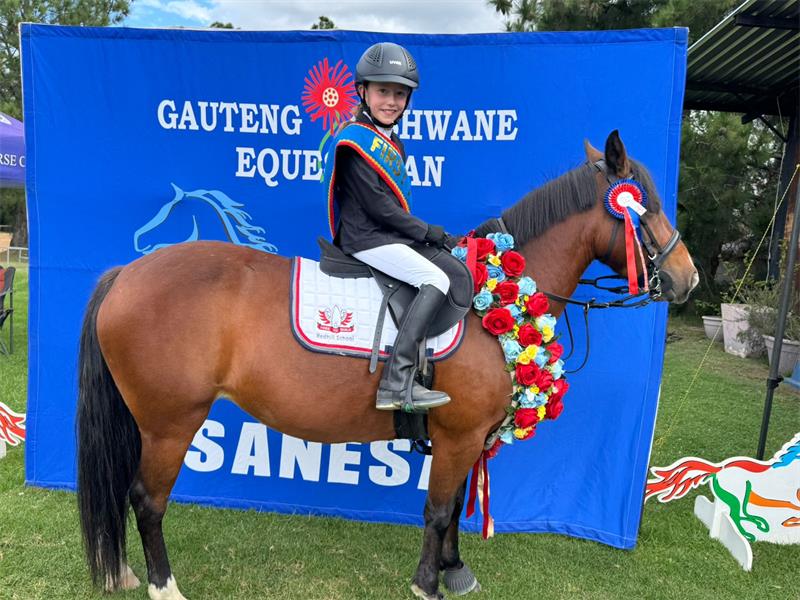 After months of adapting to a new pony and working on her jumping skills, Mila rode to victory at the Sanesa Qualifier 4.
