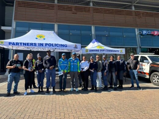Members of Randburg, Sandton SAPS, the Randburg Community Policing Forum (CPF), private security companies, Equites Protection Services and Sandton Gate management joined forces outside Pick n Pay on Nicol along Winnie Mandela Drive on July 17 to educate residents and motorists on crime prevention and personal safety. Photo: Duduzile Khumalo