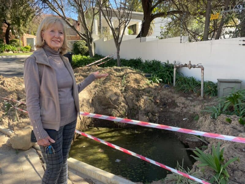 Residents say a Johannesburg Water pipe outside their complex has repeatedly failed, turning their entrance into a construction site.