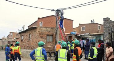 City Power technicians disconnects houses in River Park as the utility intensifies its efforts to reduce its non-technical losses in Alexandra on July 7, 2025. Photo: Itumeleng Maloka