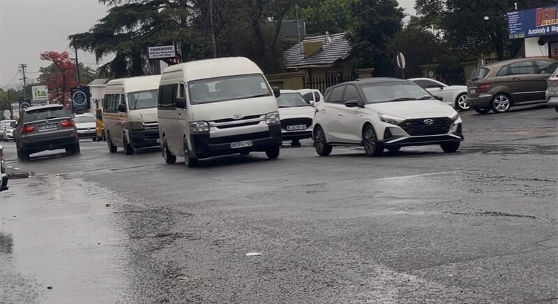 Description: Taxis drive into the oncoming traffic lane along 11th Street in Parkmore, forcing vehicles to share the roadway on September 30, 2026. Photo: Xoliswa Zakwe