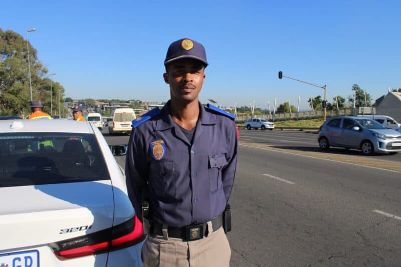 Johannesburg Metropolitan Police Department spokesperson Xolani Fihla responds to Parkmore 11th Street traffic chaos. Photo: Xoliswa Zakwe