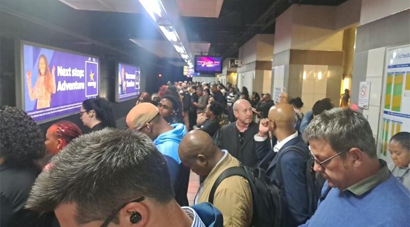 Description: Commuters crowd the concourse at Gautrain Sandton Station amid concerns that recurring escalator failures are contributing to congestion during peak travel periods. Photo: Supplied