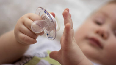 Should you give your baby a dummy?