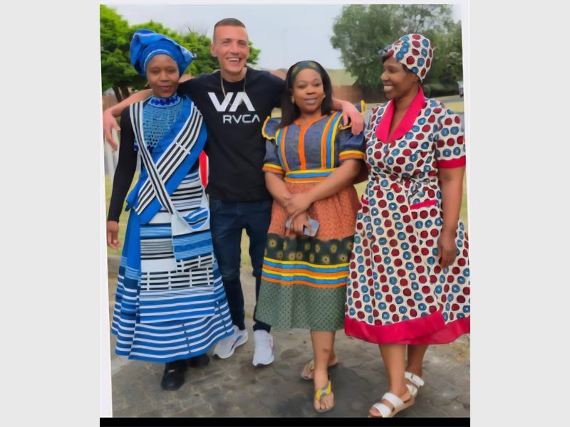On Heritage Day, Macy’s SPAR Randhart staff wore beautiful traditional outfits, adding colour and joy that made a customer’s day truly special.