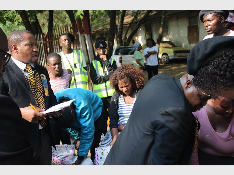 The African Methodist Episcopal (AME) church donated food parcels to struggling families at Alberton’s Funny Farm.