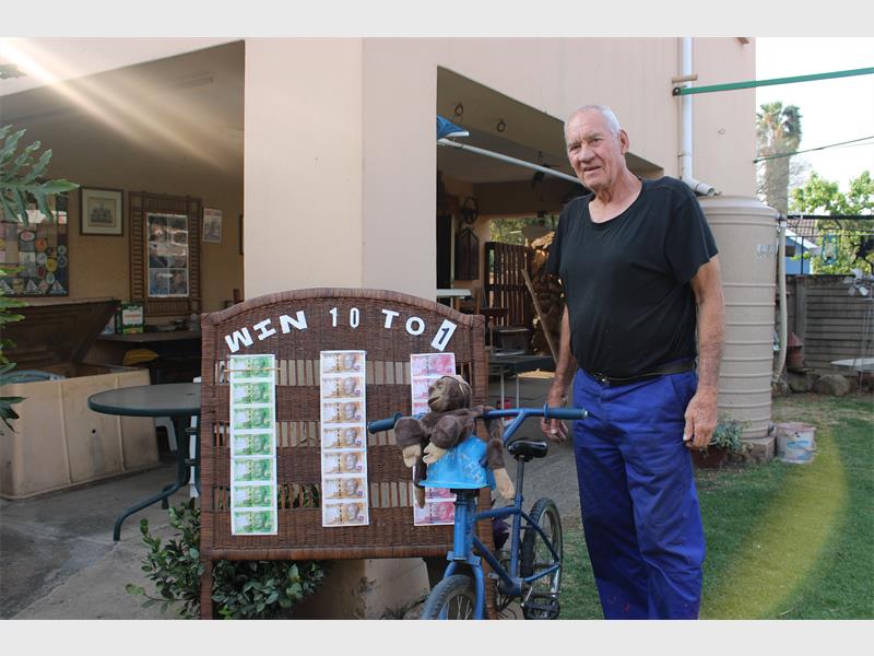 Watch Alberton’s Jurie Beyers turn scrap into fun as he challenges visitors on his quirky bicycle and tombola to raise funds for Stepping Stone Hospice.