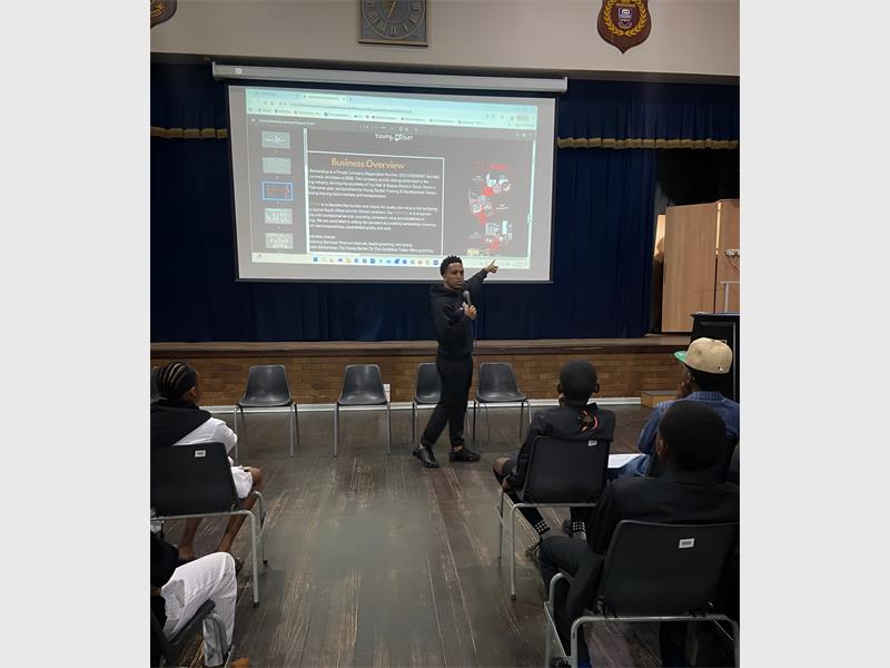 Learners at Alberton Primary School were addressed by the founder and CEO of Young Barbershop (YB), Le-more Jannetjies, who spoke about the importance of entrepreneurship.