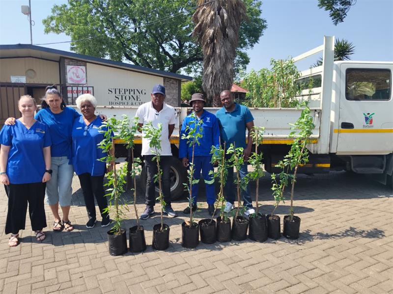 A heartfelt gesture from the City of Ekurhuleni brings new life to Stepping Stone Hospice as ten peach trees are planted in support of the organisation’s mission of care and compassion.