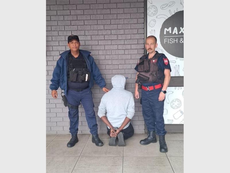 Quick action by security guards and FOX Security leads to the suspect’s detention at Brackendowns SAPS; the suspect is to face multiple charges, including burglary and vandalism.