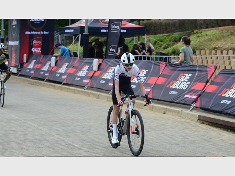 Hoërskool Dinamika’s Logan van Vuuren impressed at the 947 Ride Joburg, finishing sixth in his first U17 race.