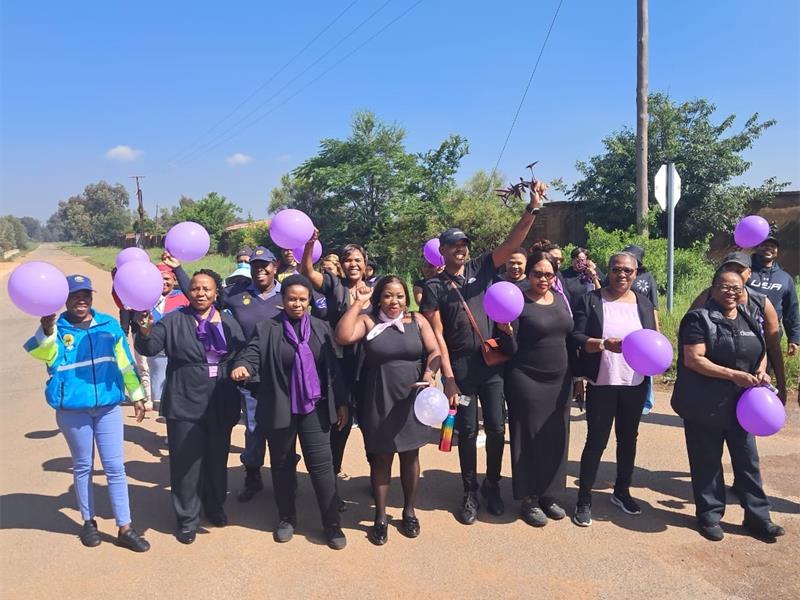 Kliprivier SAPS joined stakeholders at Randvaal Clinic for GBV awareness session and community march with a symbolic balloon release.