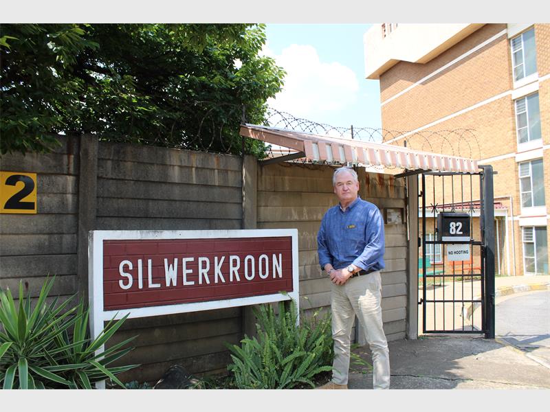 Elderly residents at Silwerkroon Old Age Home remain frustrated as long-vacant units await refurbishment, with ward councillor Tim Denny vowing to raise the matter in council amid continued delays.