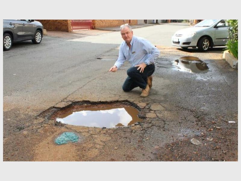 Residents in Alberton face worsening roads as the City of Ekurhuleni warns to residents to not repair potholes.