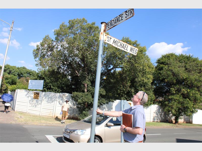 Ongoing accidents in New Redruth have prompted residents and a local councillor to urge the City of Ekurhuleni to introduce additional stop streets near schools and creches to improve road safety.