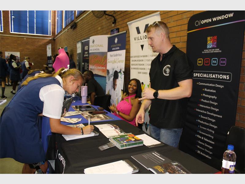 Hoërskool Marais Viljoen High School hosts a career day