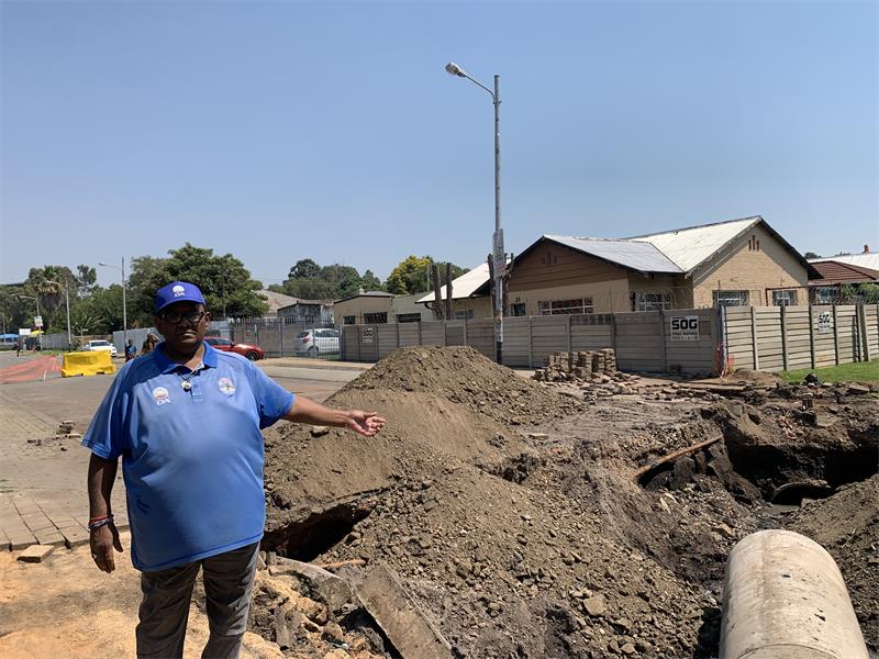 An engineer will assess whether a municipal pipe is causing structural damage at the Alberton Service Centre, while city officials are expected to inspect creek erosion, municipal trees and a nearby sinkhole affecting access to businesses and the elderly care facility.