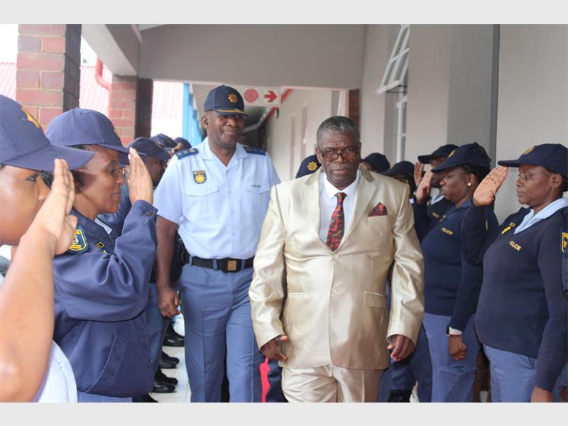 Warrant Officer Nicolas Mphathenikahle Mngomezulu has served the Alberton community as a police officer since the early 1990s, after beginning his career in the South African Police in 1987. Mngomezulu’s career faced major challenges in its formative years due to a significant trust deficit between the police and community members in areas such as Katlehong.