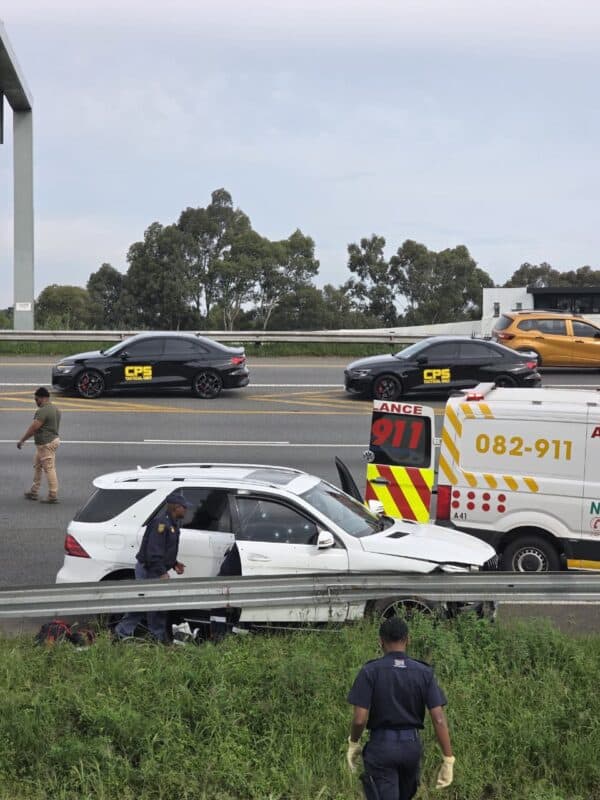 A suspected taxi-related shooting in Alberton has claimed one life and left two others seriously wounded, with high-calibre rifle rounds and a bullet-riddled Mercedes-Benz GLE found at the scene.