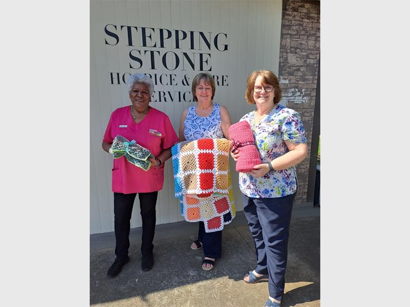 Council for Health Services Accreditation of Southern Africa (CoHSASA) and 5-star Association of Palliative Care Centres (APCC) accredited hospice, Stepping Stone Hospice recently received a kind donation of hand-knitted blankets.
