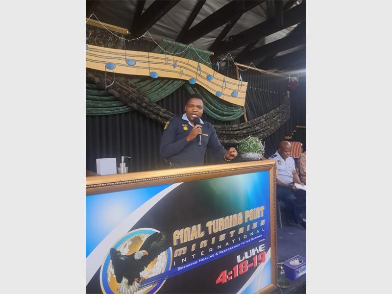 Residents of Klipwater used a community engagement meeting with police and local stakeholders to highlight safety concerns ranging from cable theft and roaming cattle to heavy traffic along the R550.