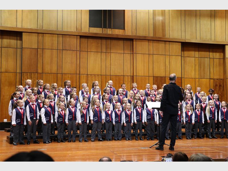 Laerskool Randhart het vanjaar vir die heel eerste keer in sy bestaan ’n prestige-koorgeleentheid aangebied, waar 12 uitnemende kore oor twee sessies gehore betower het.
