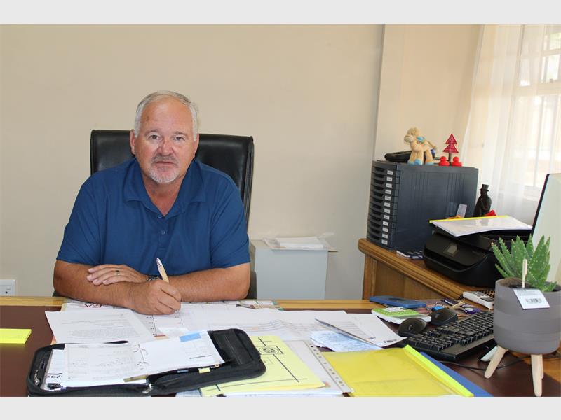 With decades of teaching and leadership experience, Pistorius aims to build on the school’s strong foundation, introduce modern technology initiatives like coding and robotics, and create a safe, supportive environment where learners can thrive academically and personally.