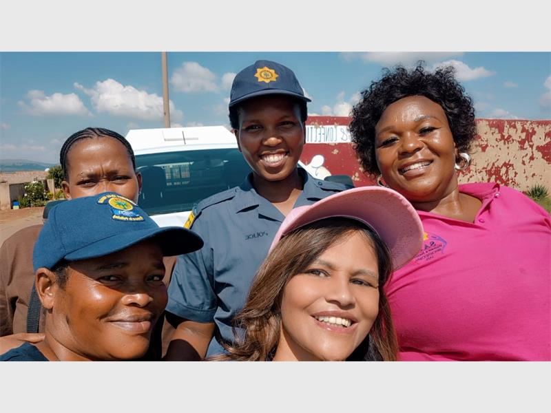 Brackendowns SAPS and community partners bring Easter cheer to Thinasonke families through meaningful donations.