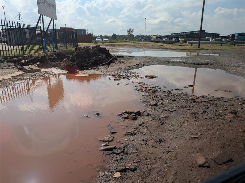 Alrode’s worsening pothole damage has left key industrial roads in disrepair, with businesses expressing growing concern over safety, delays and declining conditions as the councillor confirms limited repairs and ongoing engagement with the municipality.