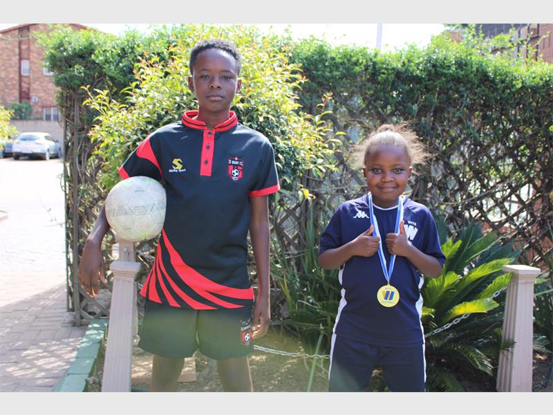 Nine-year-old Esihle “The Dancing Lady” Sibeko has made history after joining Mamelodi Sundowns Ladies U13 Girls, becoming the youngest player in the Gauteng Women Development League and continuing her remarkable rise in South African football.