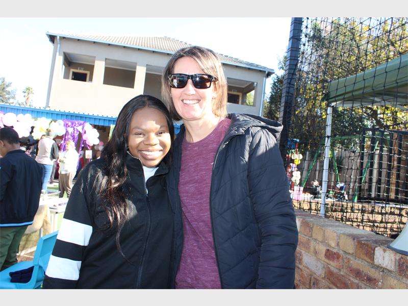Learners, parents and teachers worked together at the Cake & Candy Winter Wonderland fundraiser through creative stalls, delicious treats, games and entertainment