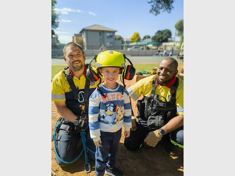 SARZA Search and Rescue visited Creative Academy School of Excellence to teach learners about safety, rescue operations and community service through exciting live demonstrations.