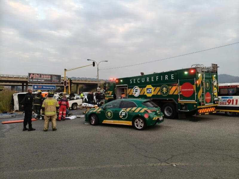 Emergency responders say occupants were trapped inside the vehicles following the early morning collision at the R59 south off-ramp and Nelson Mandela intersection, prompting a coordinated rescue operation involving multiple EMS and fire services.