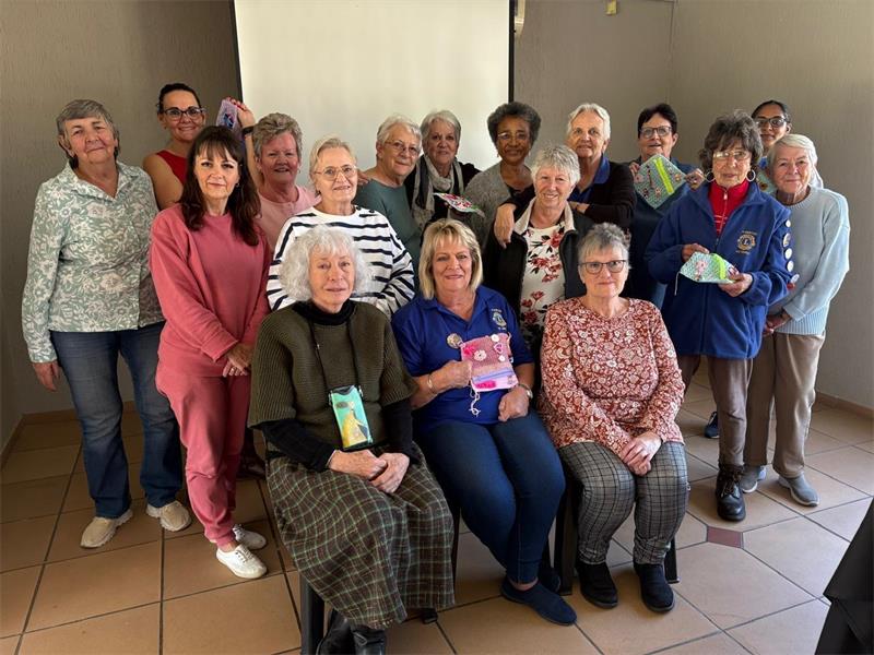 A group of women from the Alberton Lions Club and the local community came together at Reading Country Club to create calming sensory activity bands aimed at supporting children with special needs