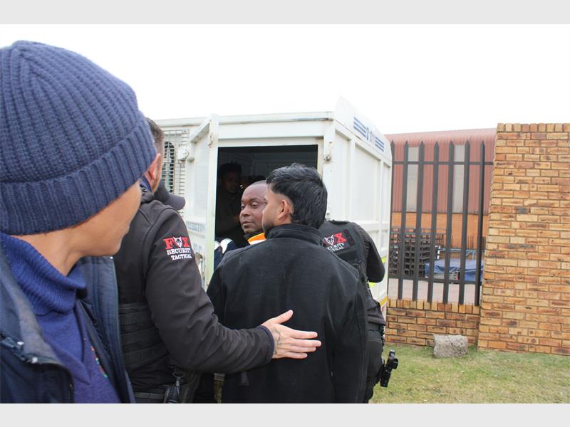 Joint law enforcement operations on Alberton’s Heidelberg Road involving SAPS Alberton resulted in traffic fines, vehicle impoundments and multiple arrests as authorities continued efforts to improve safety in the district.