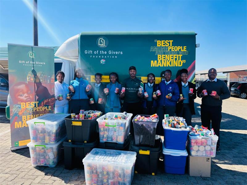Learners, parents and staff at Royal Schools Alberton collect hundreds of canned food items and non-perishable goods in support of Gift of the Givers and families facing food insecurity
