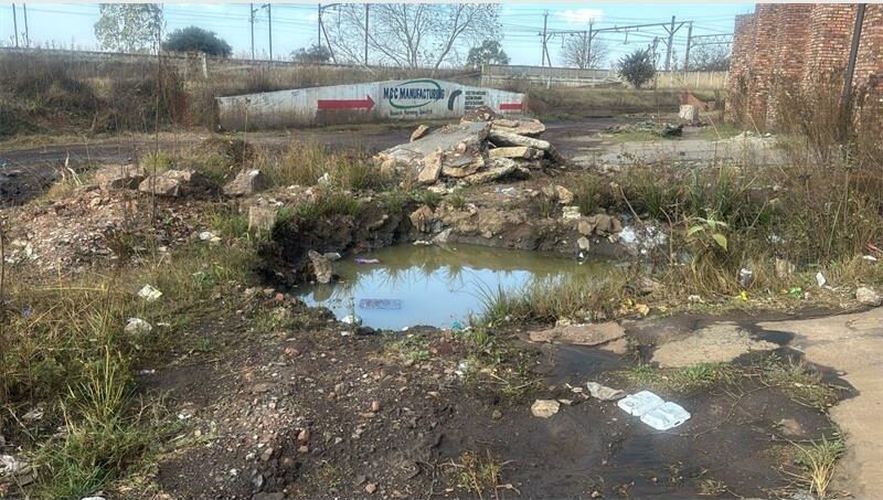 The City of Ekurhuleni says a contractor has committed to attending to repairs on Dekenah Street, following ongoing concerns from Alrode businesses over deteriorating road conditions.